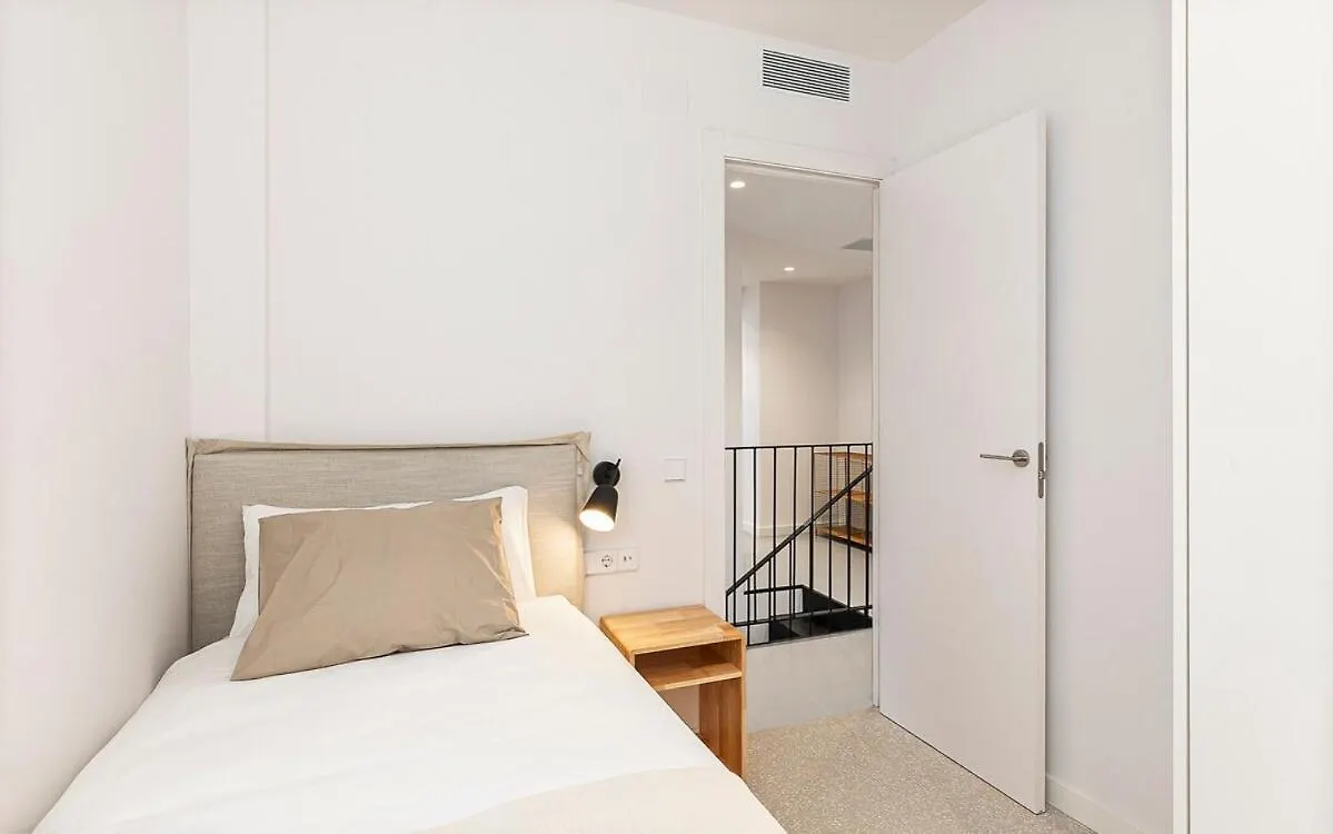 Apartamento Penthouse With Terrace Near Gran Via And Camp Nou Barcelona 0*,  España