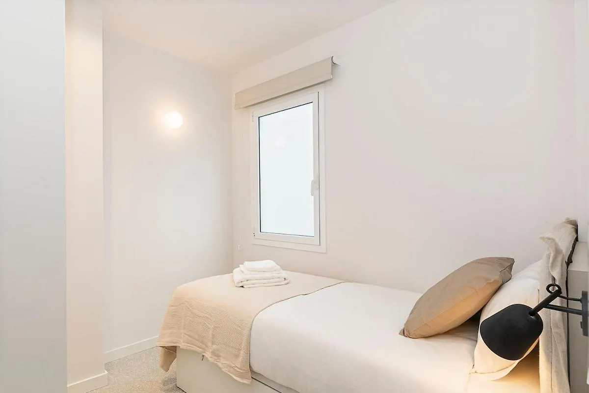 Apartamento Penthouse With Terrace Near Gran Via And Camp Nou Barcelona 0*,  España