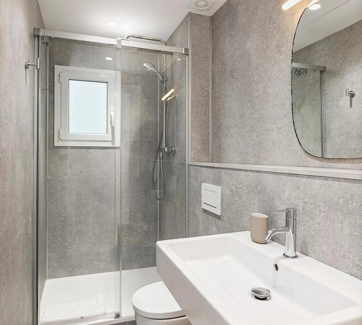 Apartamento Penthouse With Terrace Near Gran Via And Camp Nou Barcelona 0*,  España